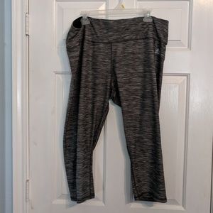 Black grey athletic Capri cropped leggings 3X
